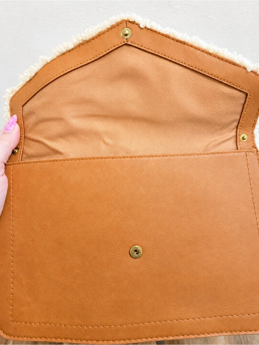 Thread
Universal Thread Sherpa Clutch - Picture 3 of 5